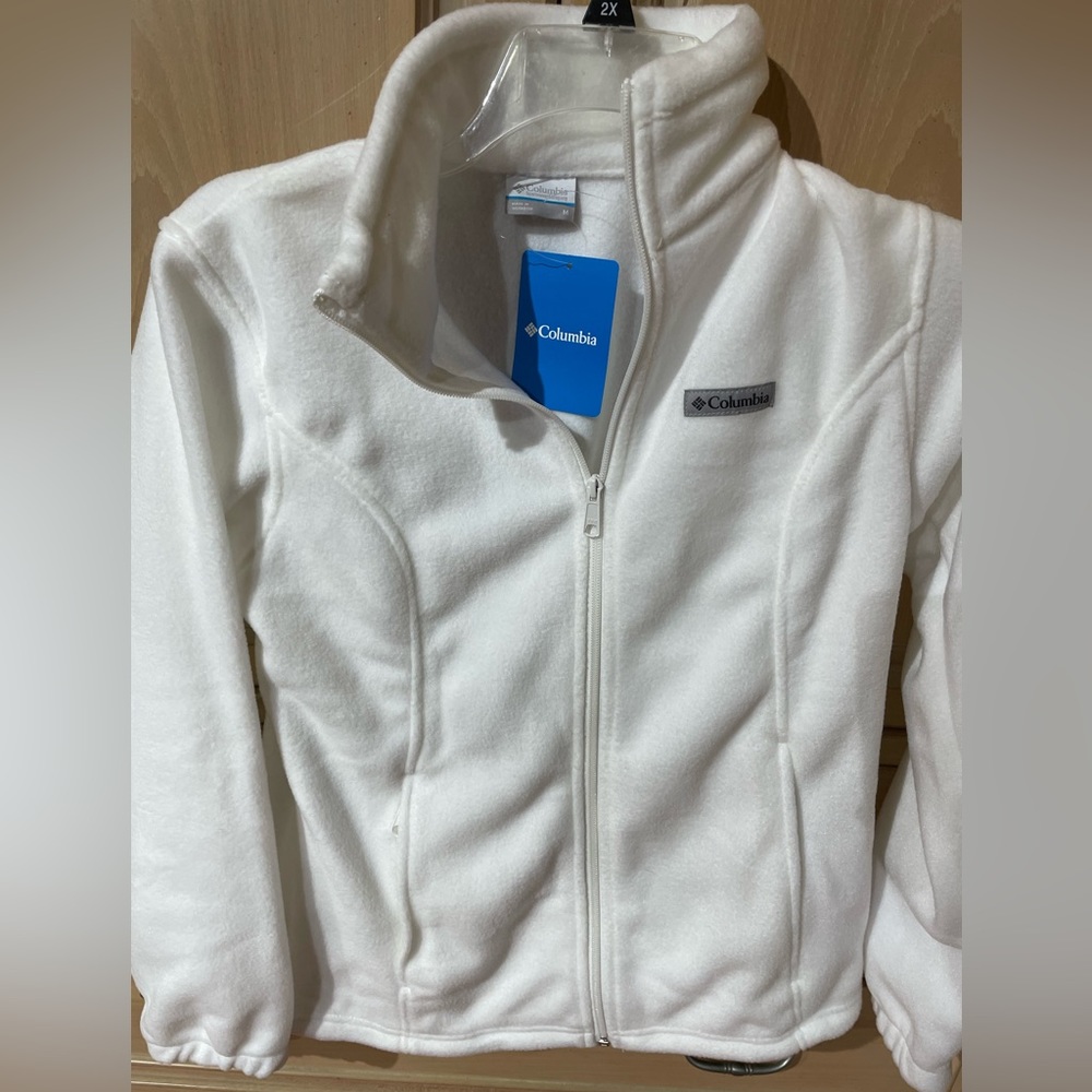 Long sleeve Columbia fleece jacket with pockets